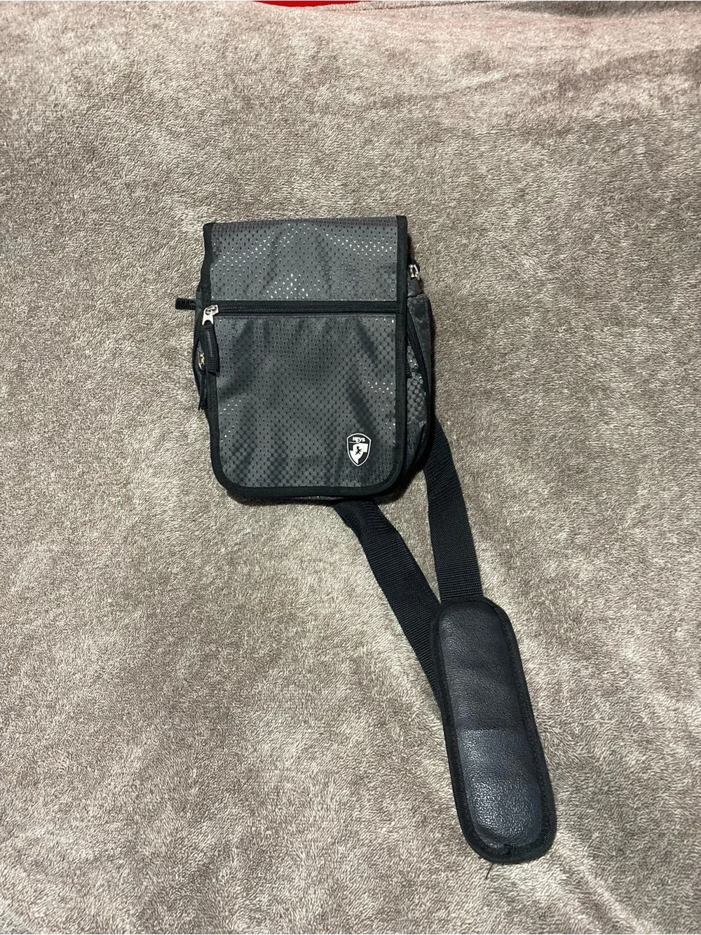 HEYS Travel Mate V3 Crossbody Utility Bag Green Expandable w/ Passport Holder